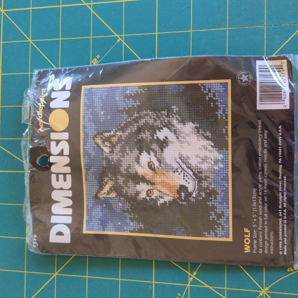 DEMENSIONS Needlepoint WOLF